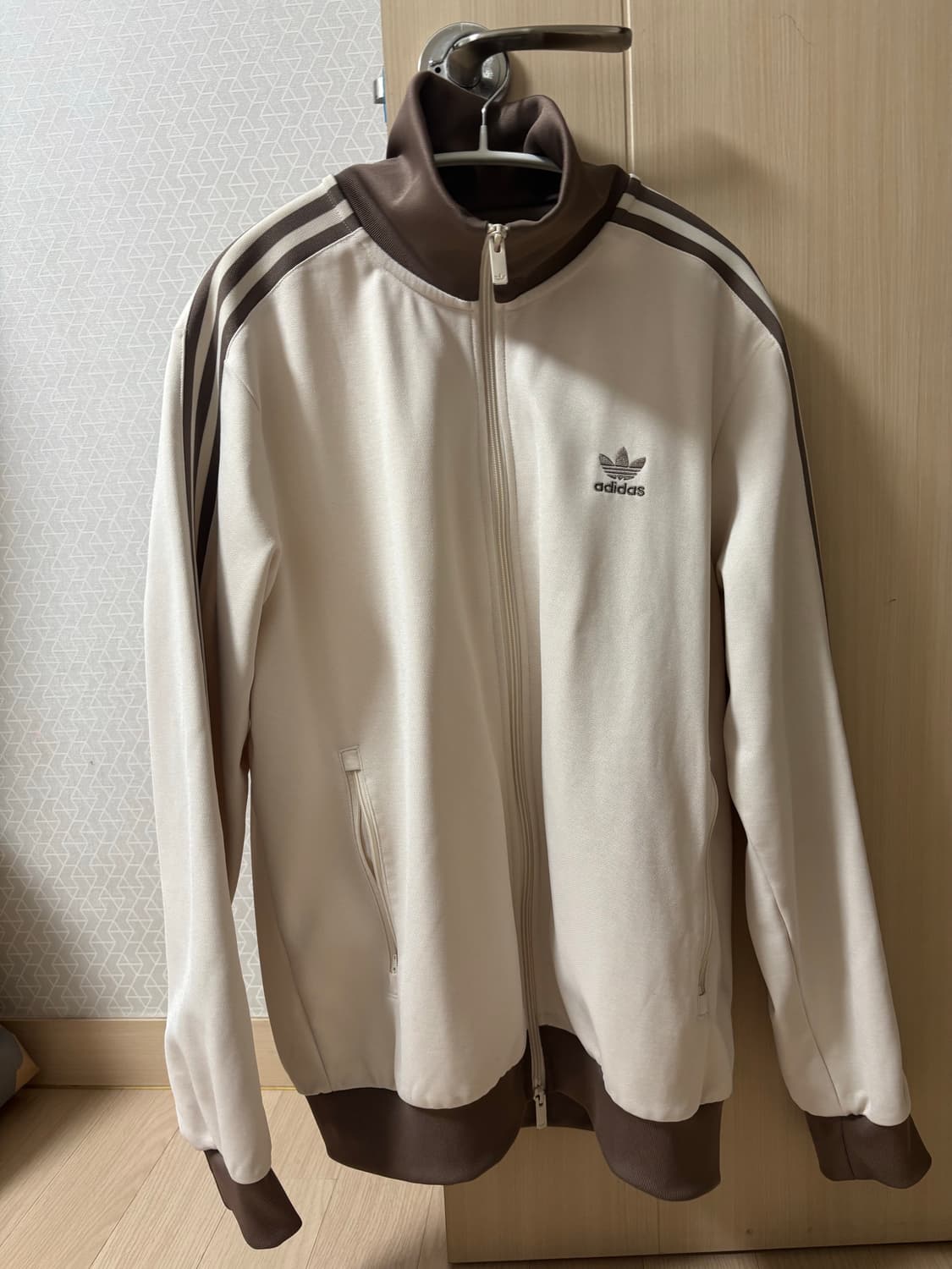 아디다스 베겐바우어트랙탑 아이보리 브라운 상품이미지1