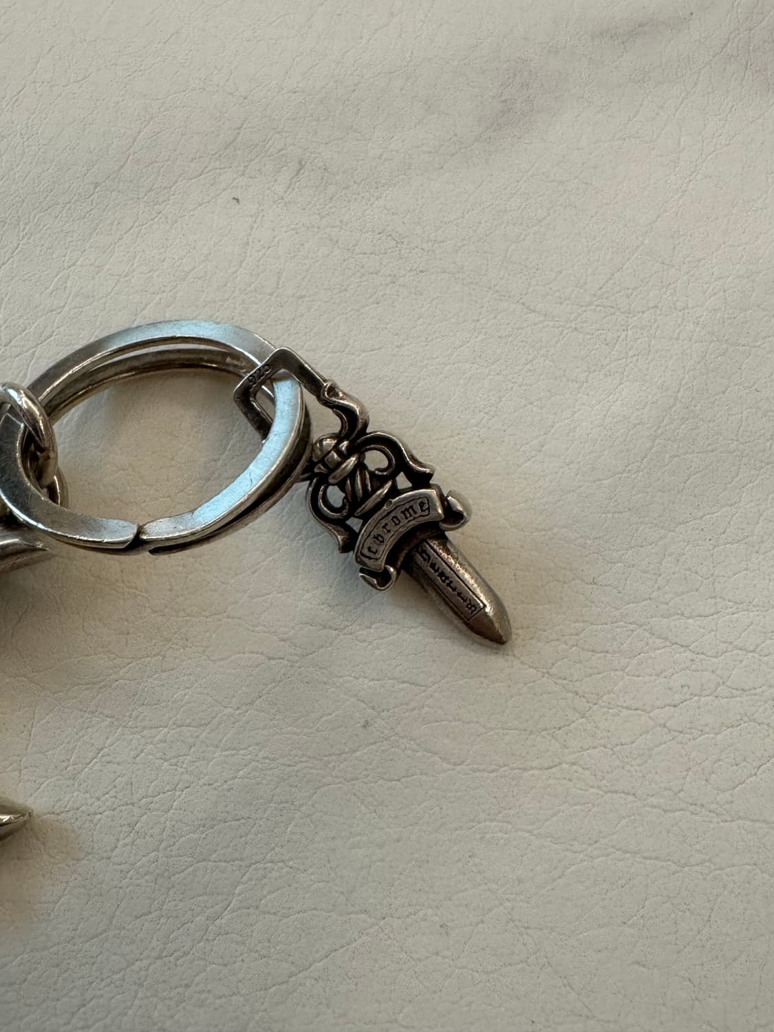 크롬하츠(CHROME HEARTS) 라지 크로스 대거 키링 / 실버 상품이미지2