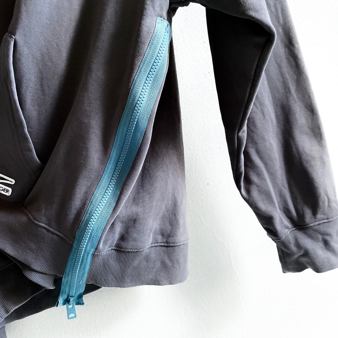 오니츠카 타이거 지퍼 디테일 후드티 상품이미지5