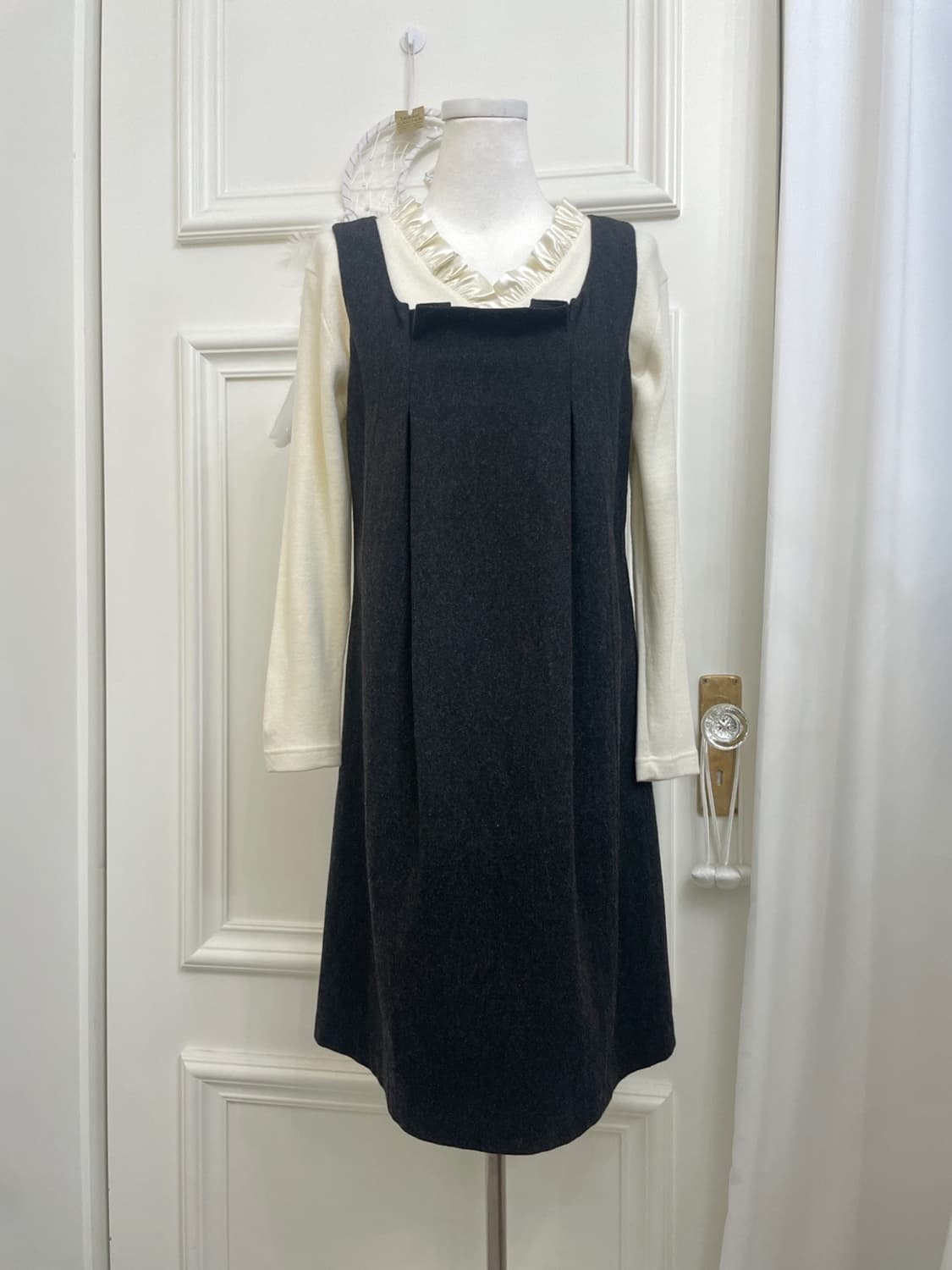 ivory satin frill point knit&black pleat 상품이미지1