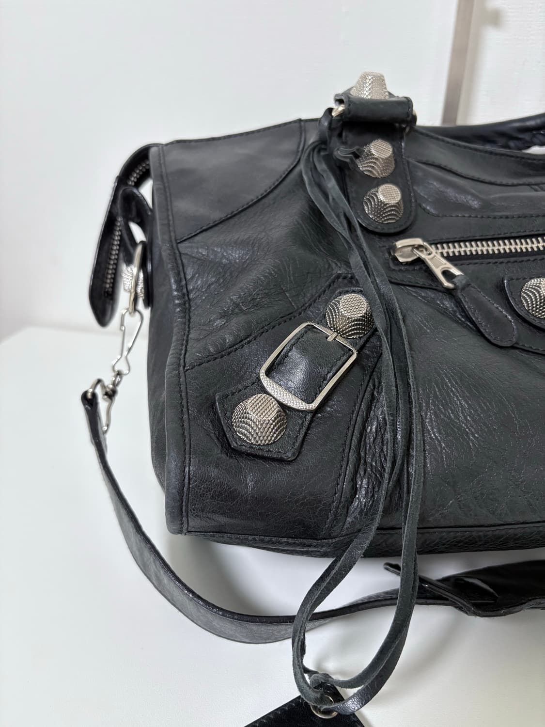 발렌시아가 파트타임 자이언트 모터백 블랙 상품이미지4