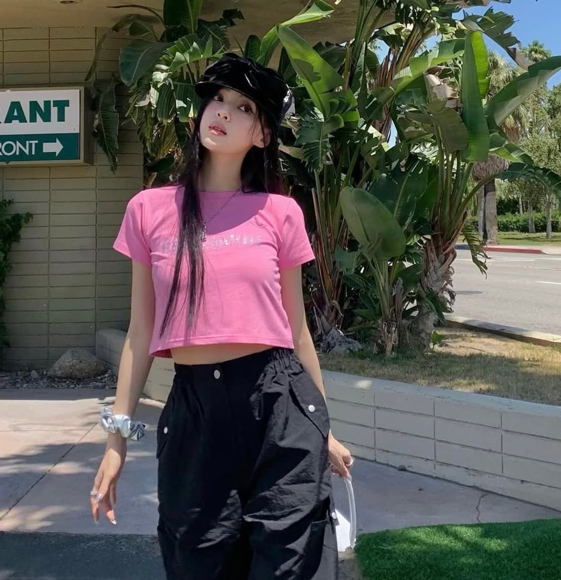 카키포인트 큐빅 로고 티 핑크 상품이미지1