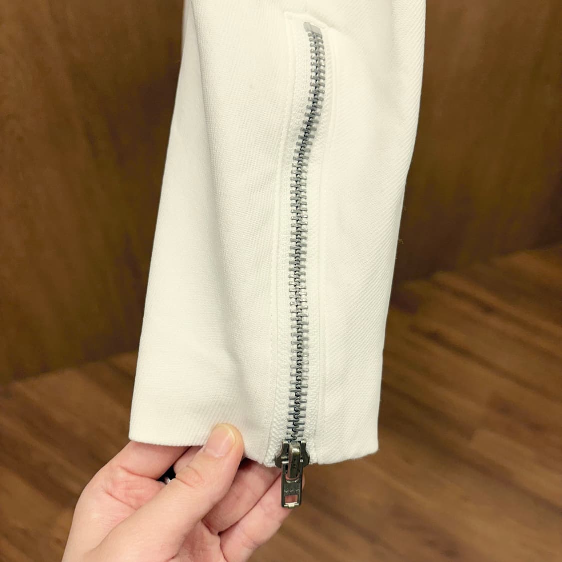 꼼데가르송 옴므 플러스 라이더 자켓 사선 지퍼 숄더 에폴렛 디테일 화이트 상품이미지6