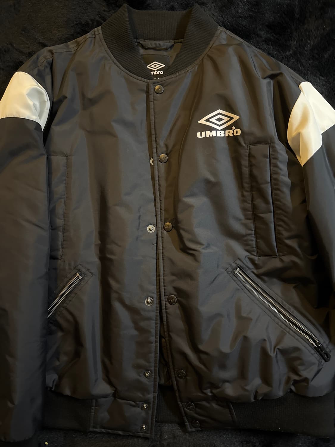 엄브로 아카이브 클럽 베이직 바시티 패딩자켓 판매합니다 상품이미지1