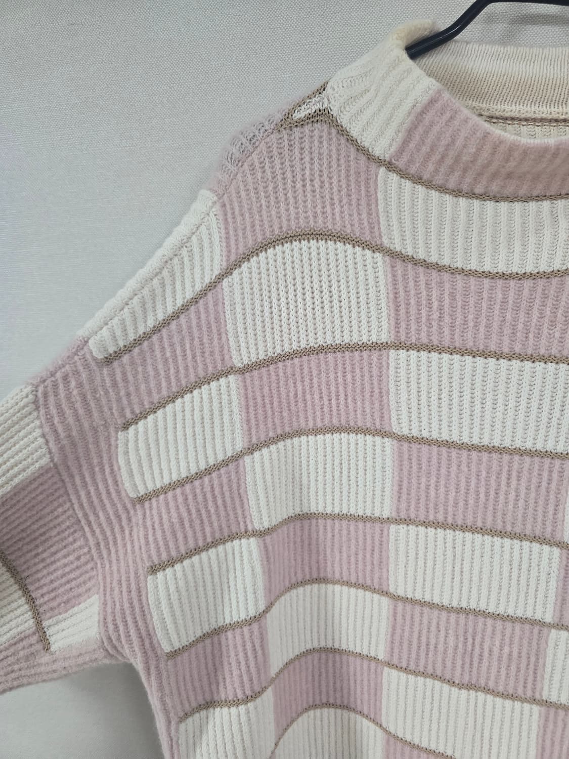 한섬 클럽모나코 23fw 부드러운 반목 니트티 상품이미지3