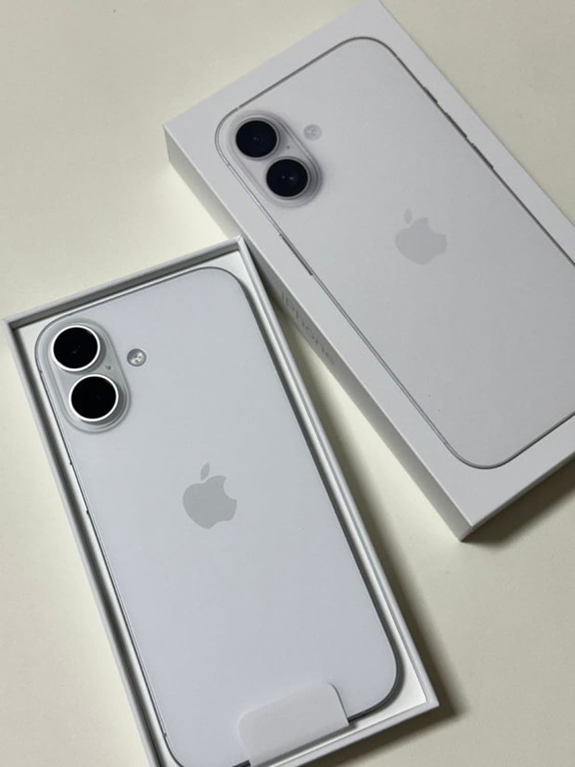 아이폰17 화이트 256기가 자급제 상품이미지3