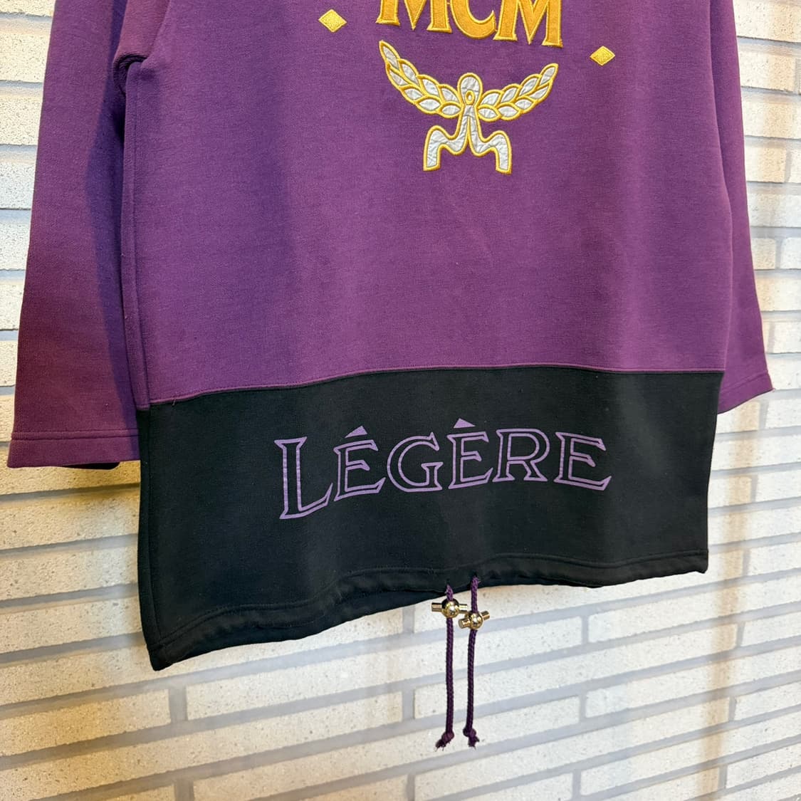 MCM 엠씨엠 크롭 슬리브 티셔츠 자수로고 밑단 스트링 디테일 퍼플 상품이미지5