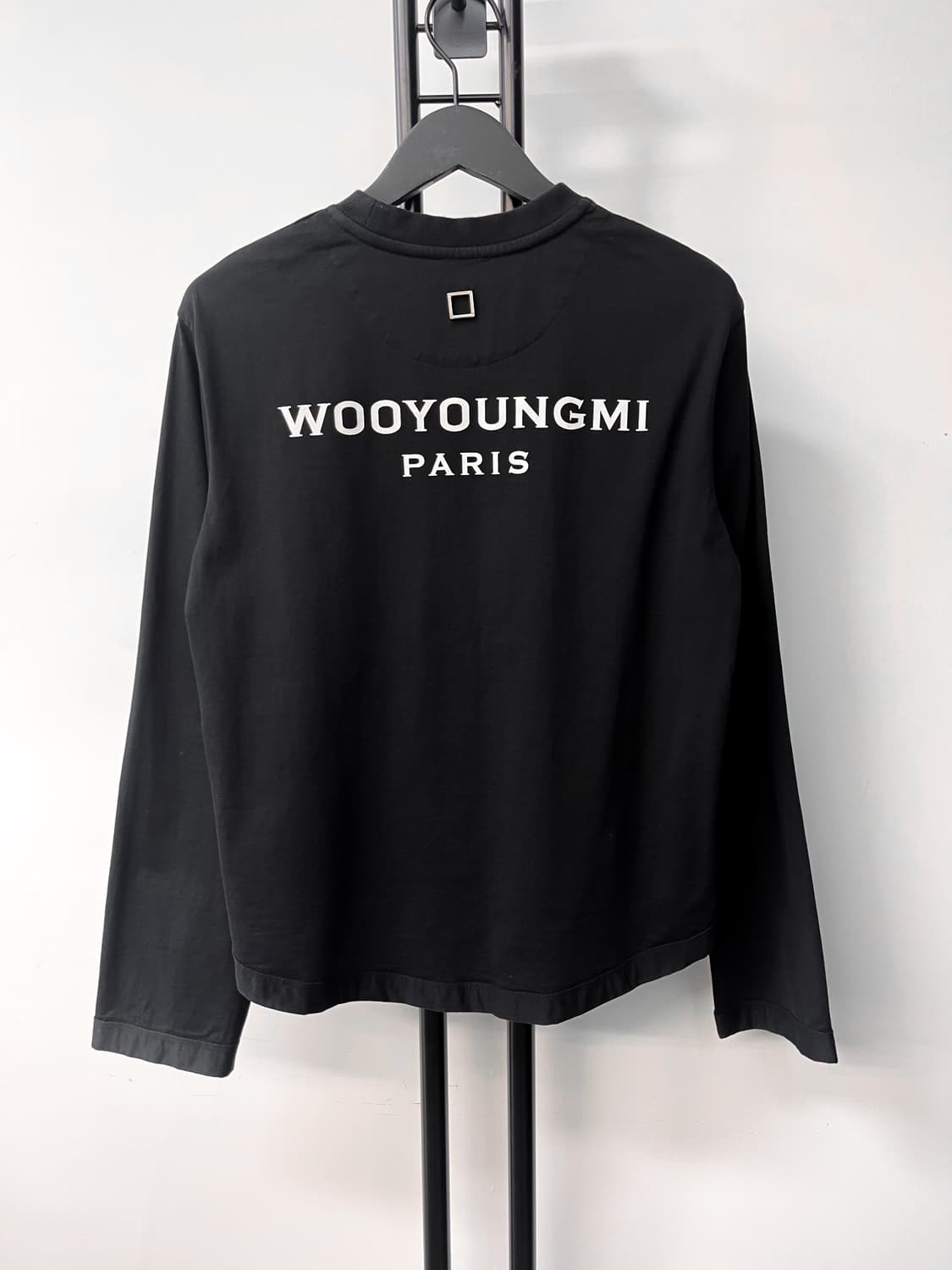 우영미 21s/s 스퀘어 로고 롱슬리브 티셔츠 상품이미지1