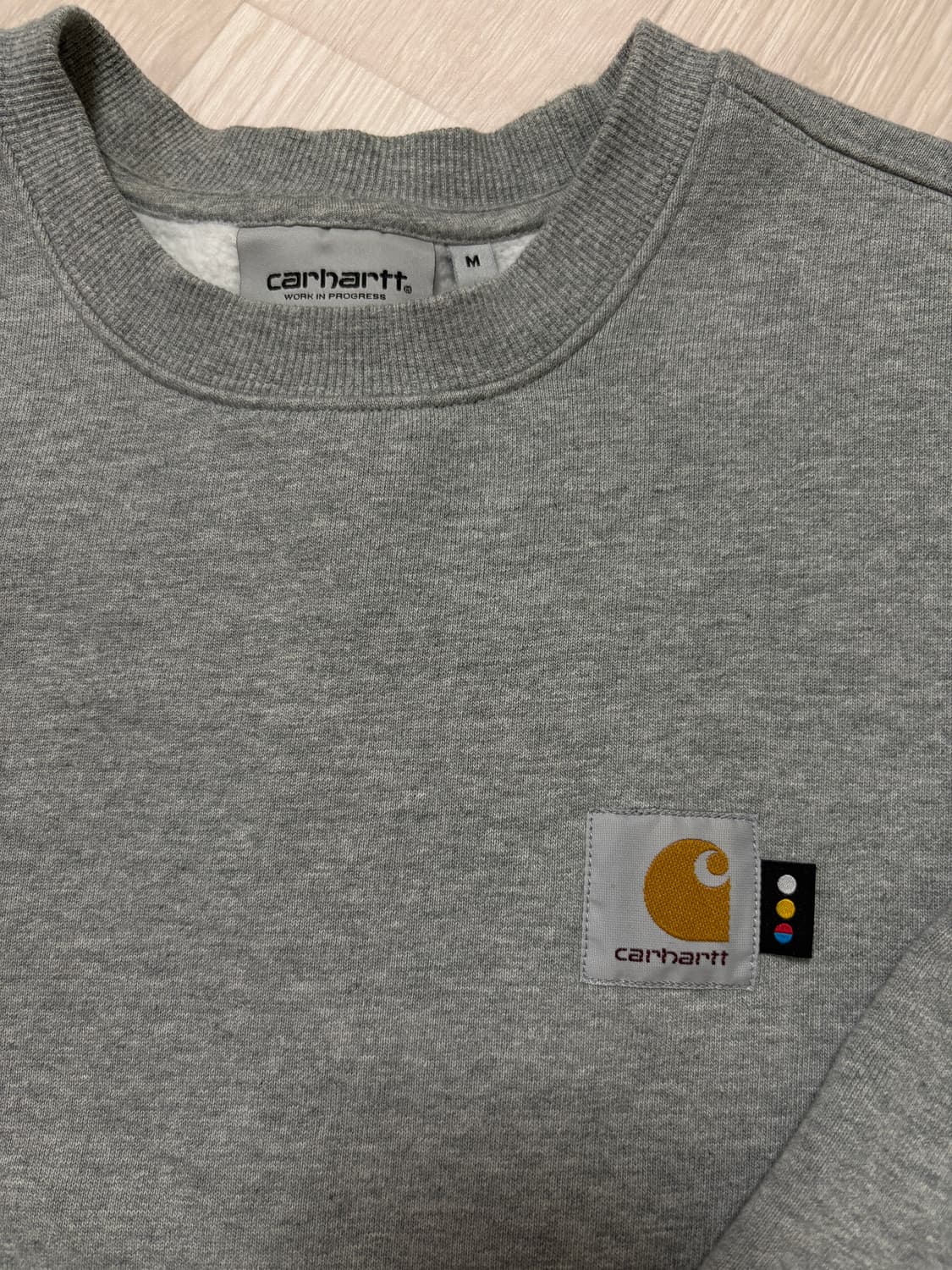 칼하트 wip 아이앱 스튜디오 콜라보 맨투맨 상품이미지2