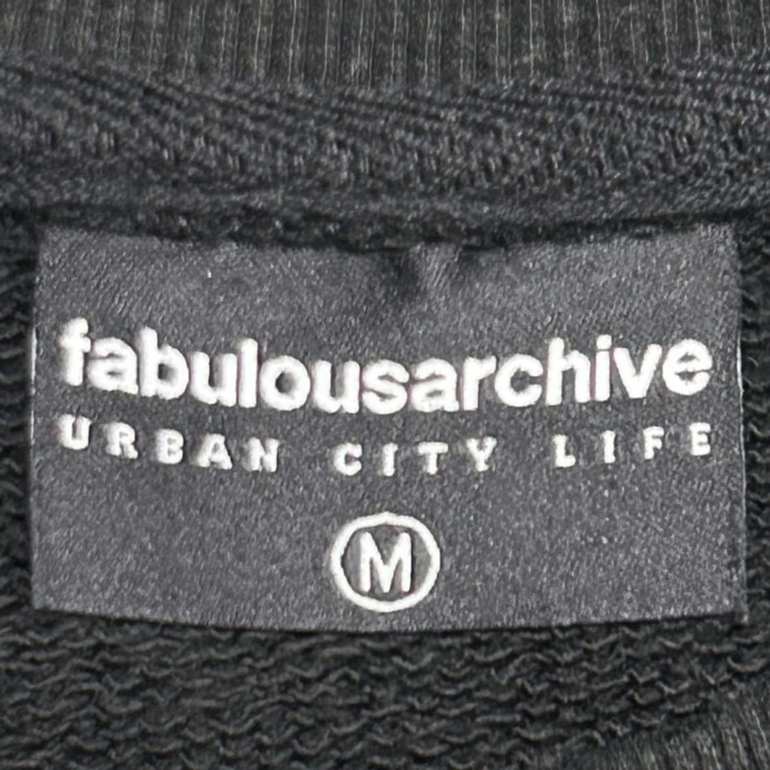 패블러스 아카이브 우먼즈 크롭 베어프렌즈 엠보 자수 스웻셔츠 블랙 M 상품이미지4