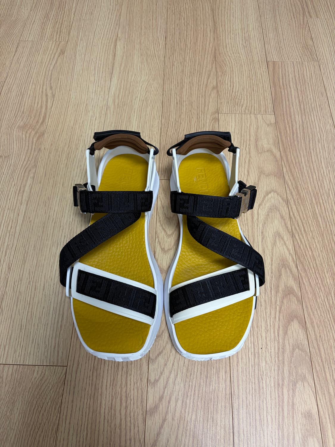 펜디 플로우 남성 샌들  상품이미지1