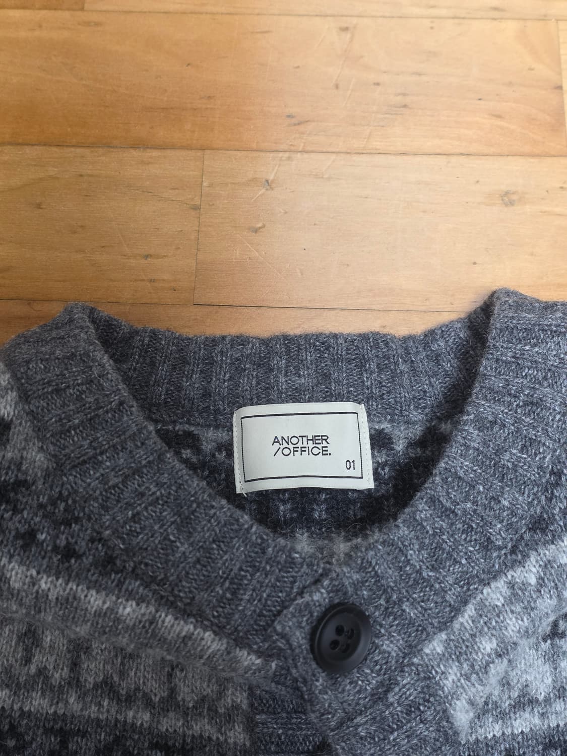 어나더오피스 그랜마 가디건 - 모노크롬 (01) 상품이미지5