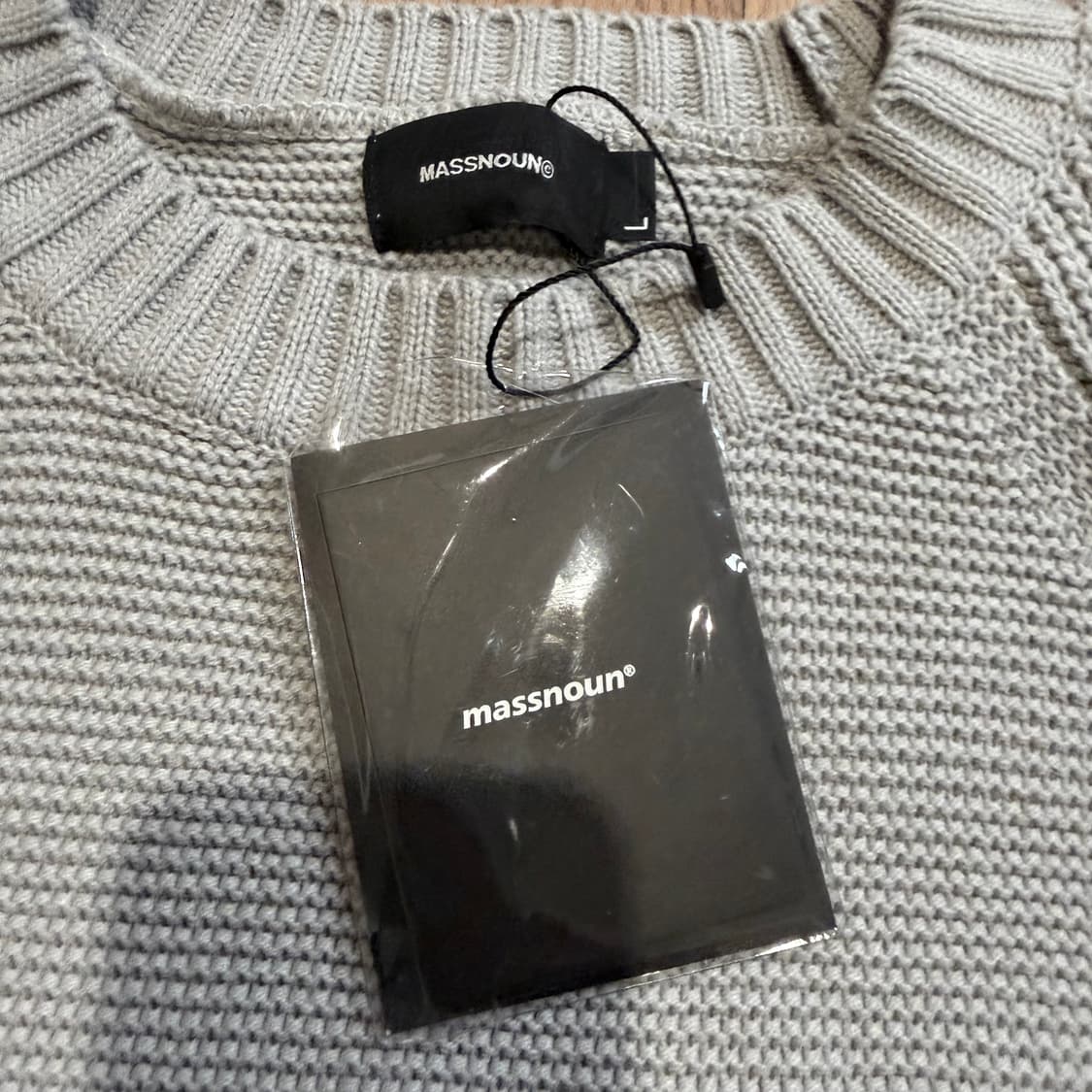 매스노운 코튼 크루넥 그레이 니트 상품이미지4