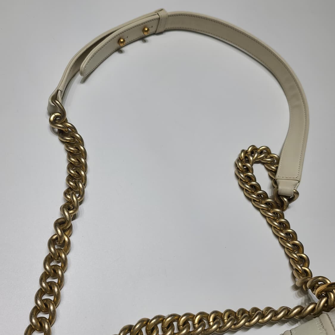 샤넬 쉐브론 보이백 미듐 상품이미지3