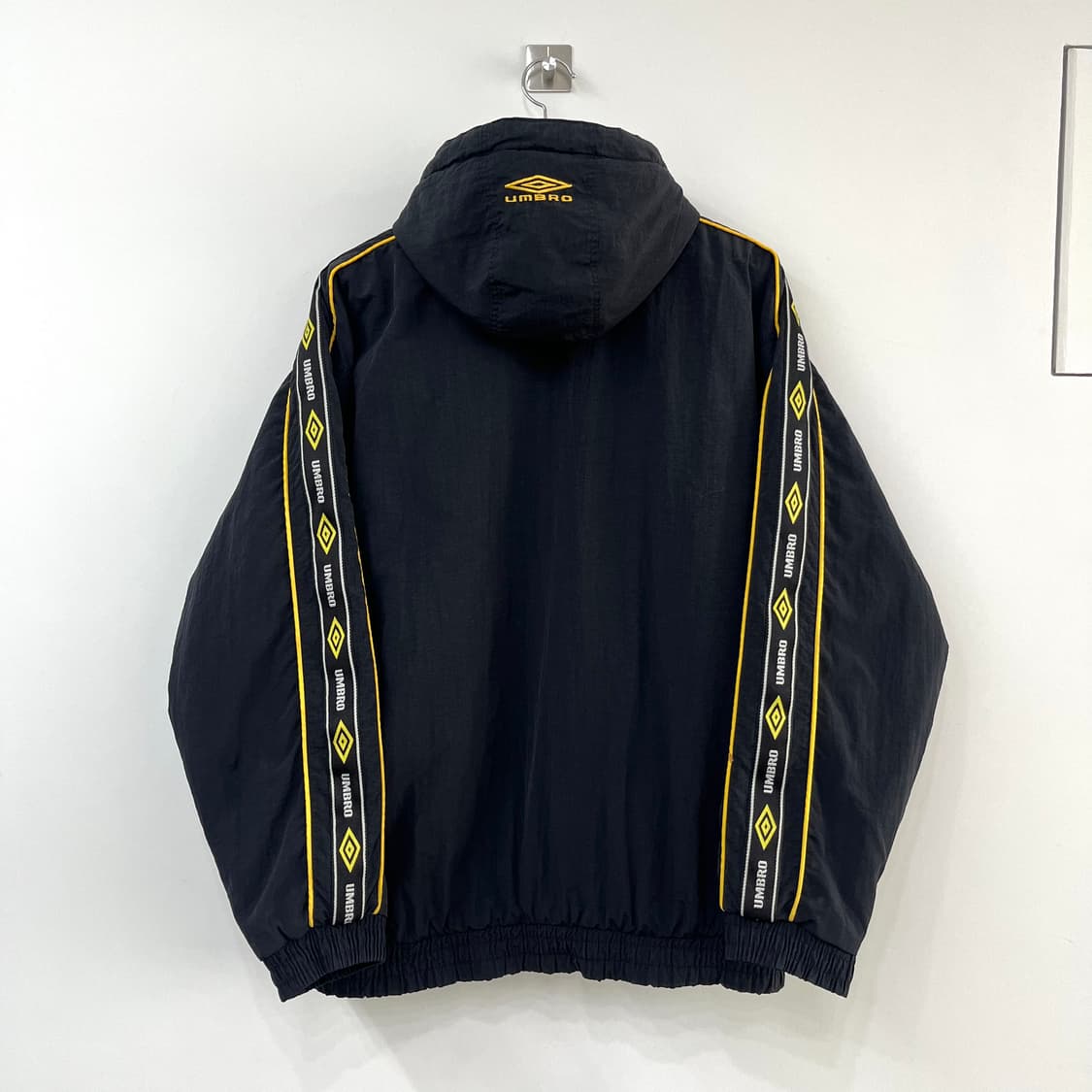 엄브로 올드스쿨 사이드라인 누빔안감 패딩 후드 점퍼 상품이미지3