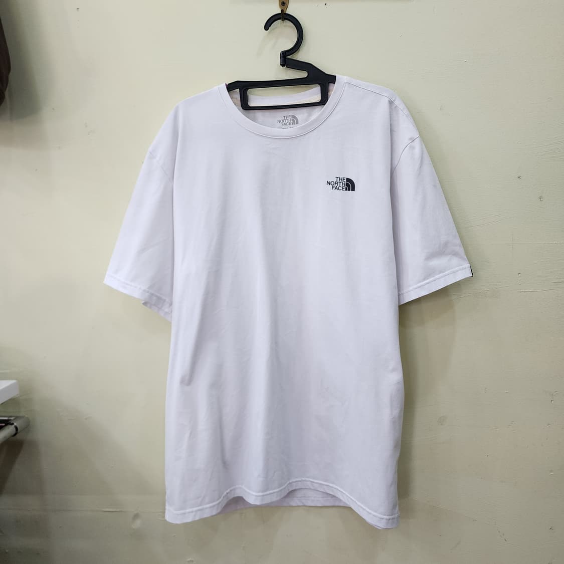 [110] 노스페이스 레귤러핏 로고 반팔 티셔츠 (화이트) 상품이미지1