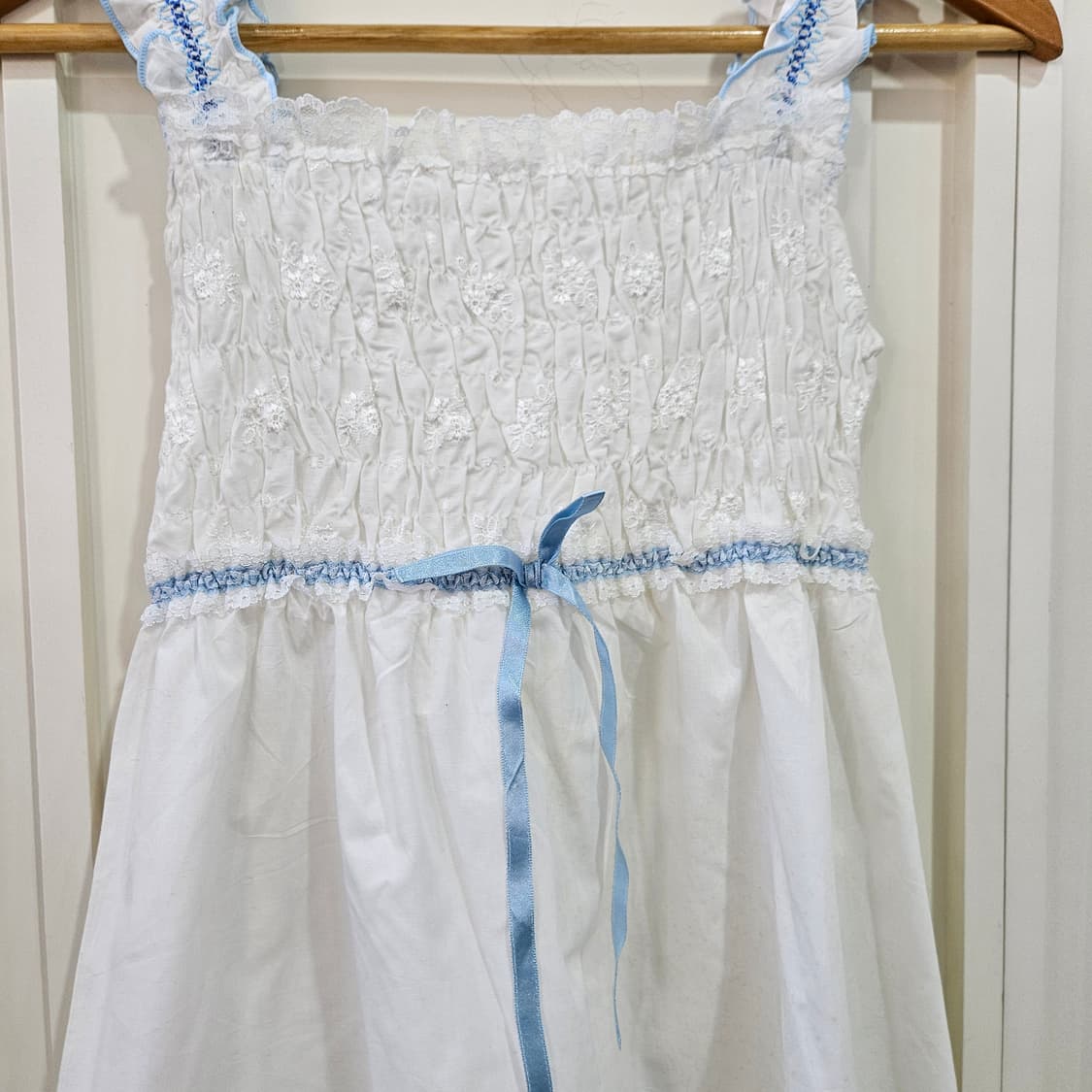 화이트 블루리본 스모크 원피스 상품이미지3