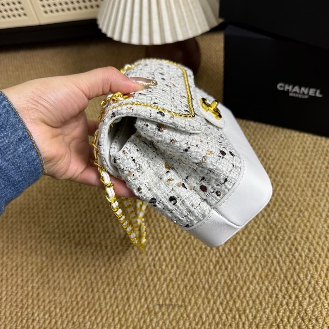 샤넬VIC 리미티드 러프 트위드 플립 커버백 화이트 상품이미지3