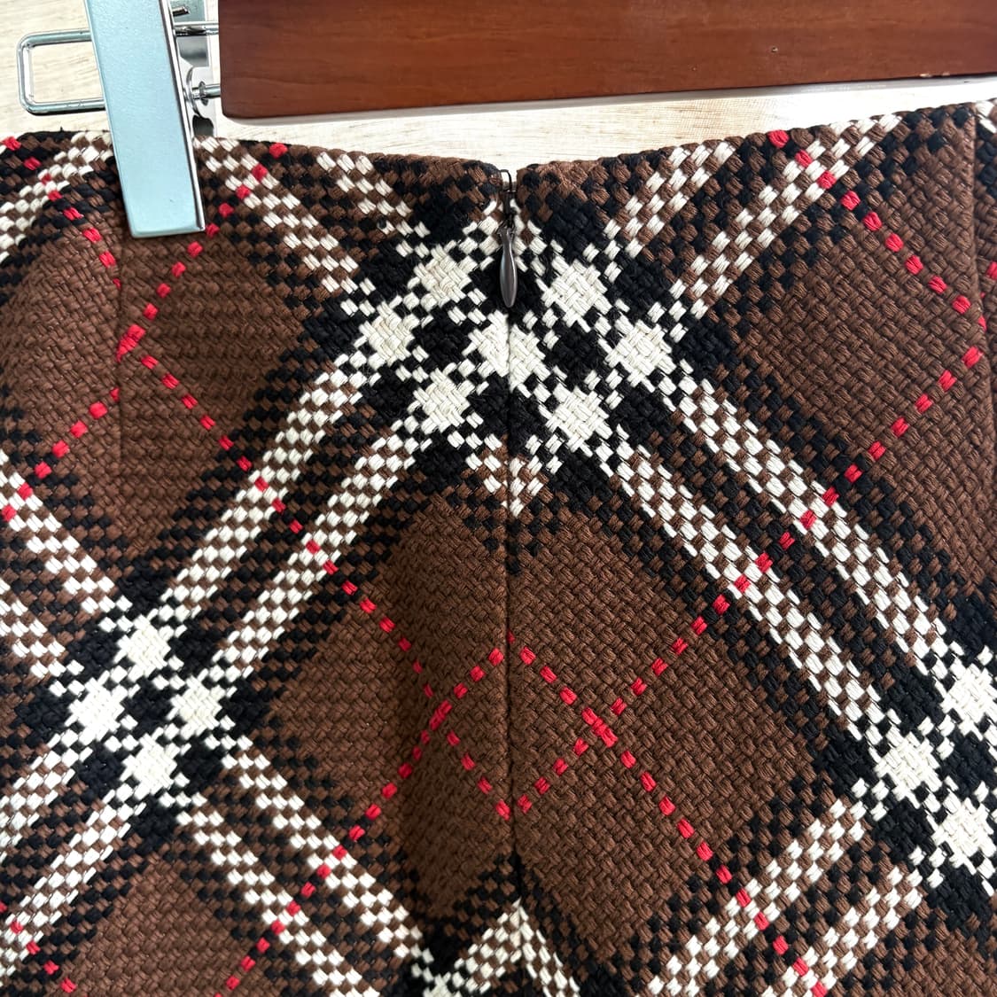 Burberry skirt 버버리 로우웨이스트 미디 스커트 상품이미지3