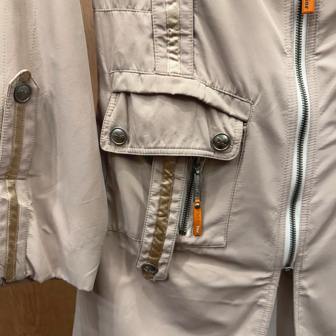 크리스찬 디올 롱 자켓 포켓 지퍼 스트랩 디테일 슬림핏 베이지 핑크 상품이미지6