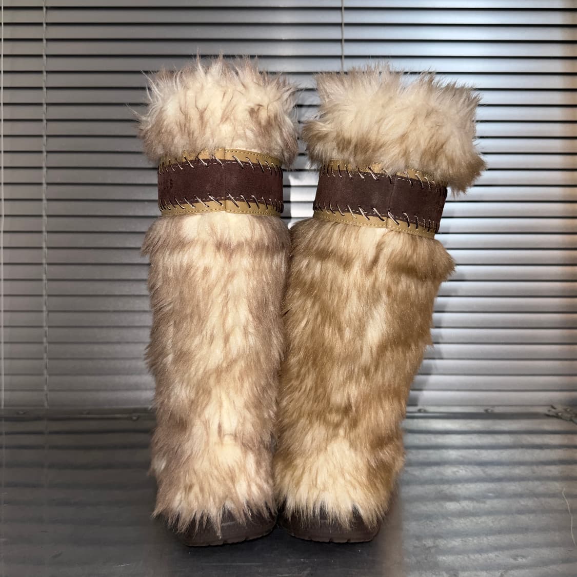 리미티드 에디션 크록스 퍼 네이티브 털 부츠 상품이미지5