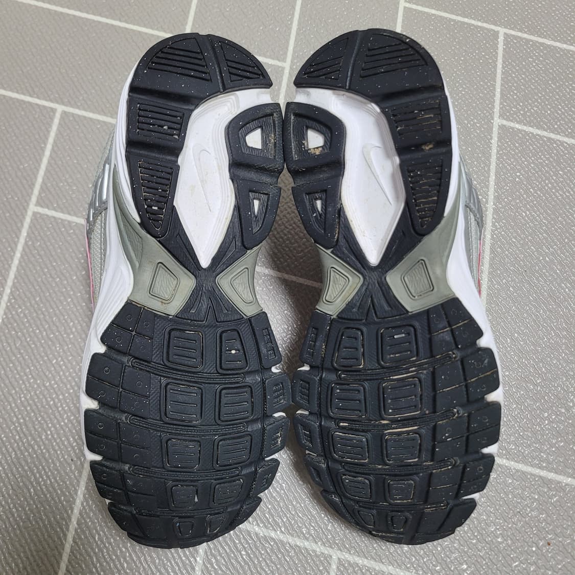 나이키 이니시에이터 실버핑크 운동화 225cm 상품이미지8