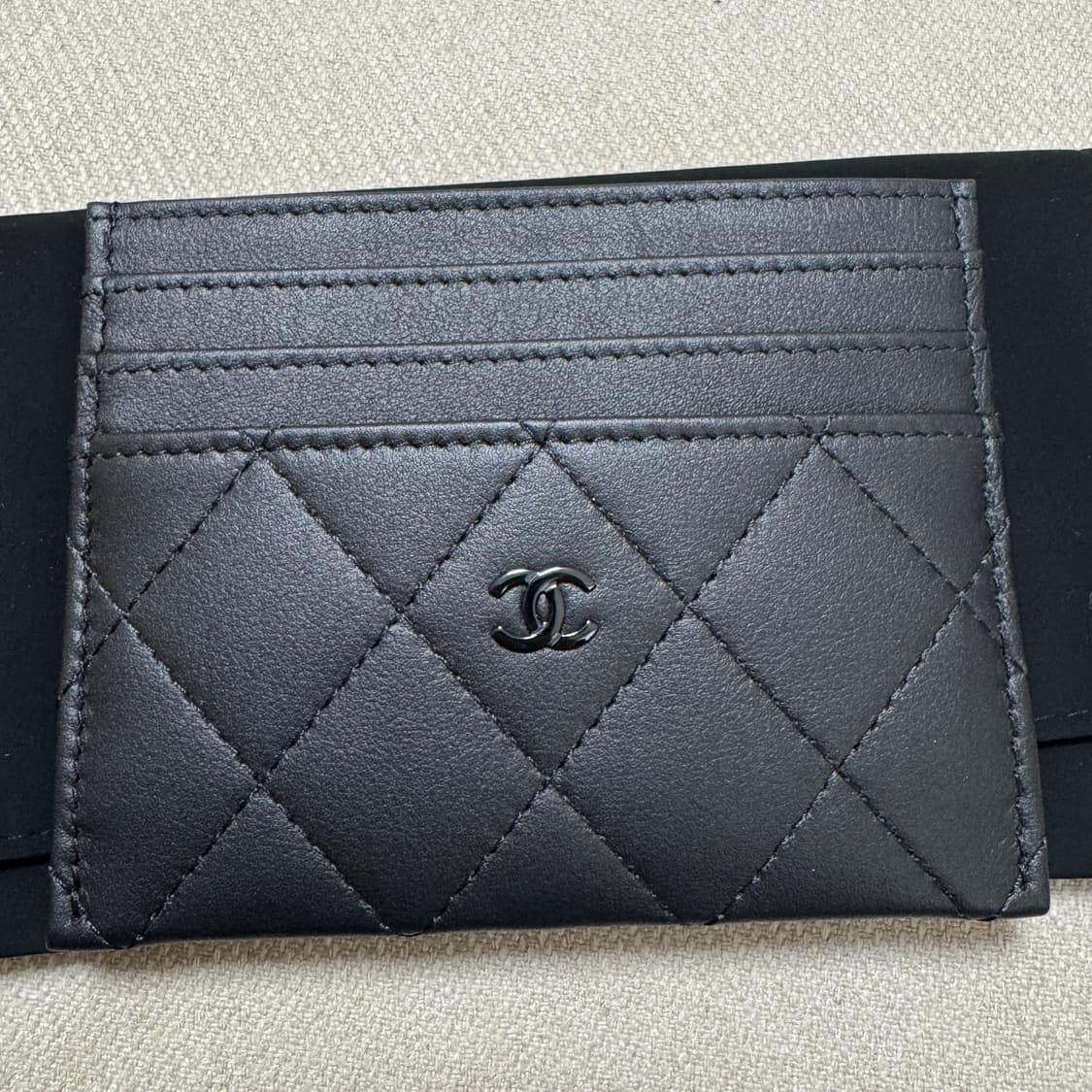 샤넬 클래식 카드홀더 쏘블랙 내장칩 새제품 상품이미지2