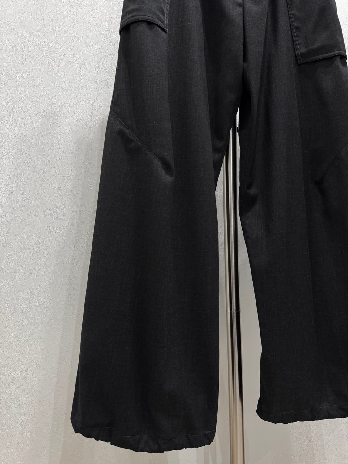 키코코스타디노브 MENO 트라우저 차콜 상품이미지3