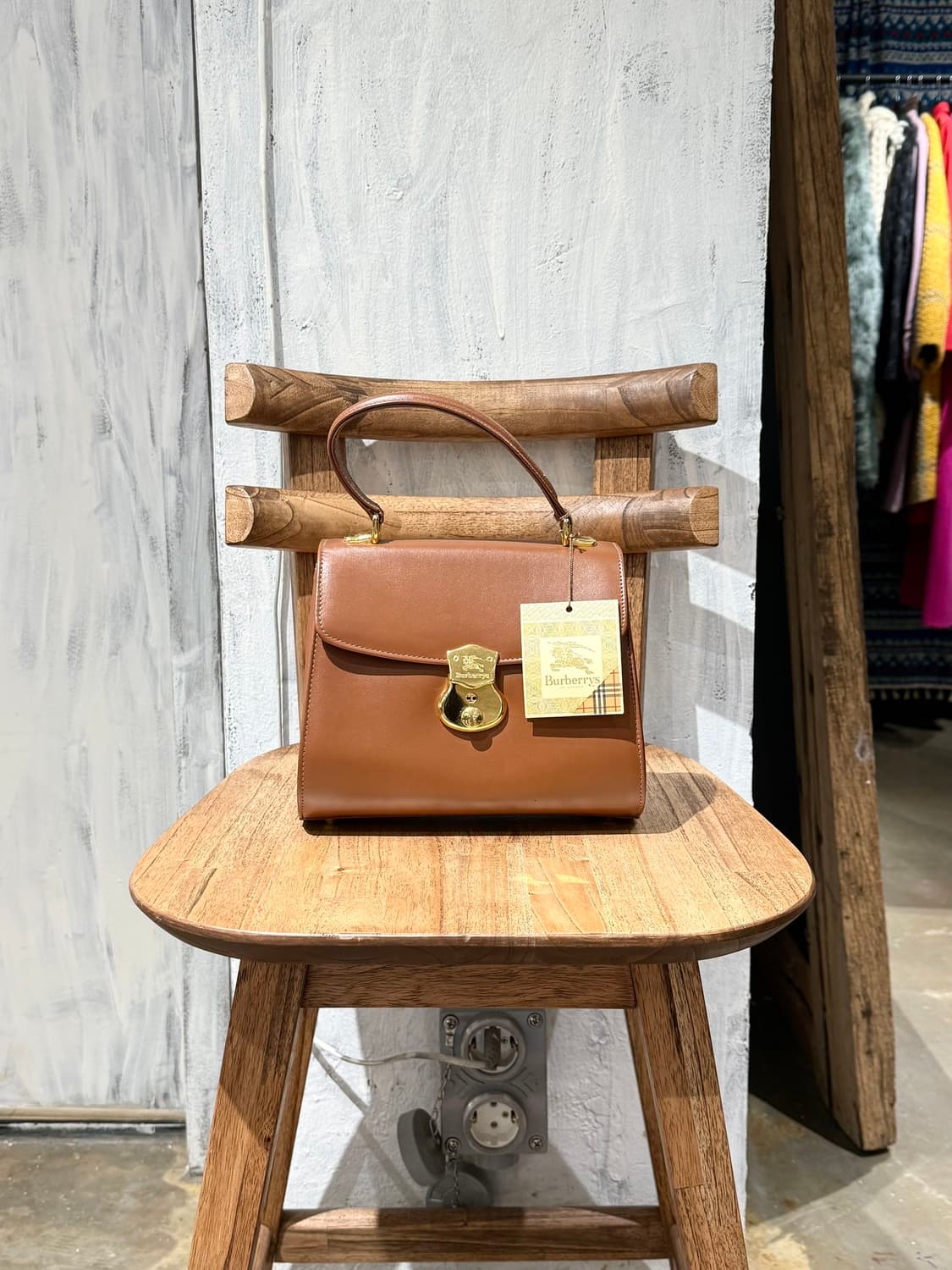 버버리 브라운 레더 금장 탑 핸들 백 상품이미지1
