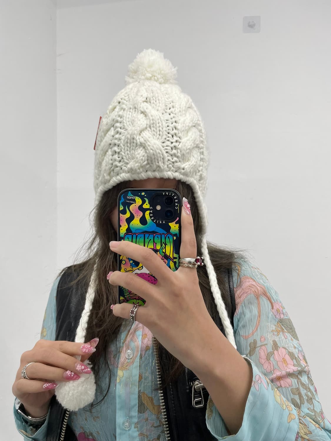 퓨어 화이트 이어플랩 방울 비니 상품이미지2