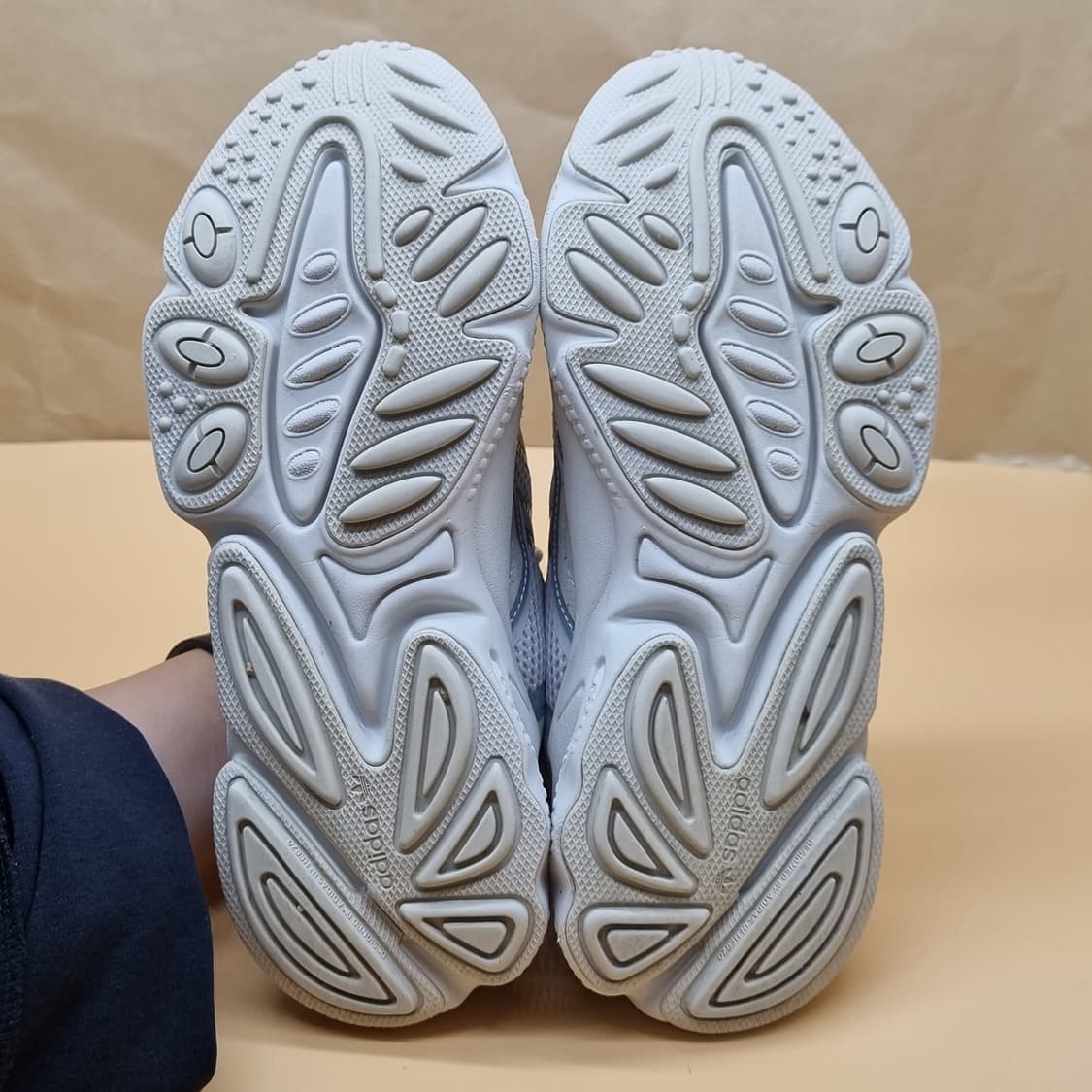 아디다스 오즈위고 베이지 여성운동화230  상품이미지3