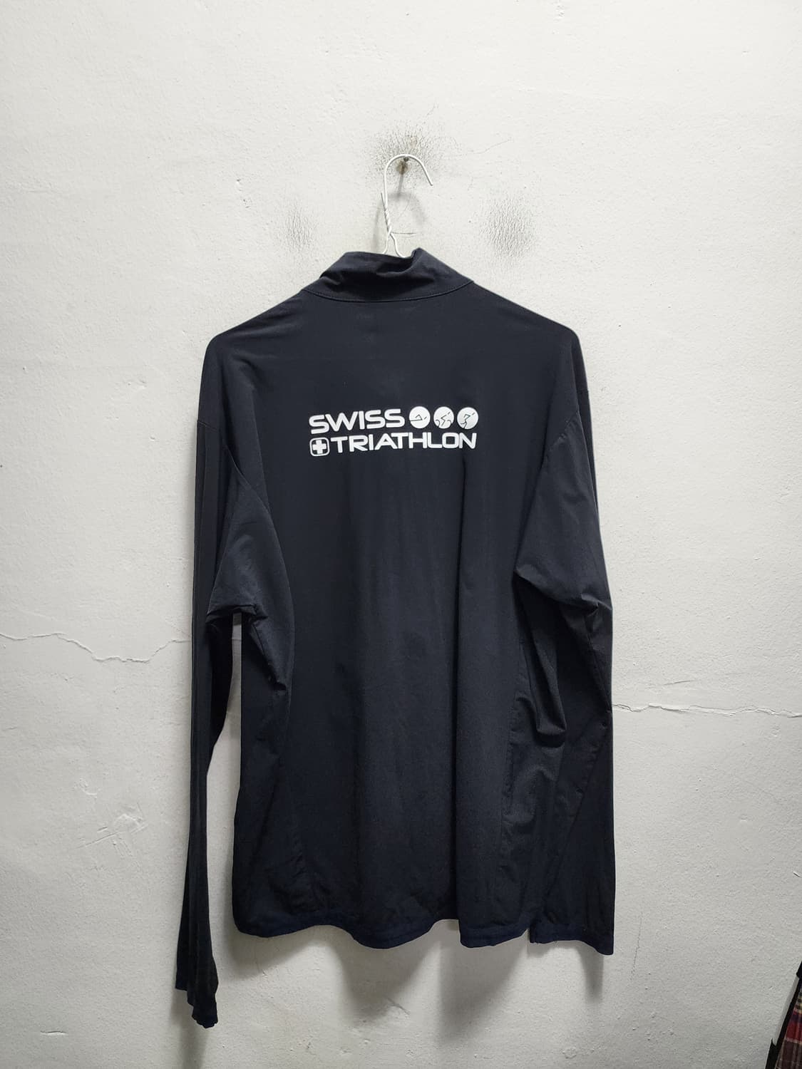 데상트 스위스 트라이애슬론 트랙탑 상품이미지2
