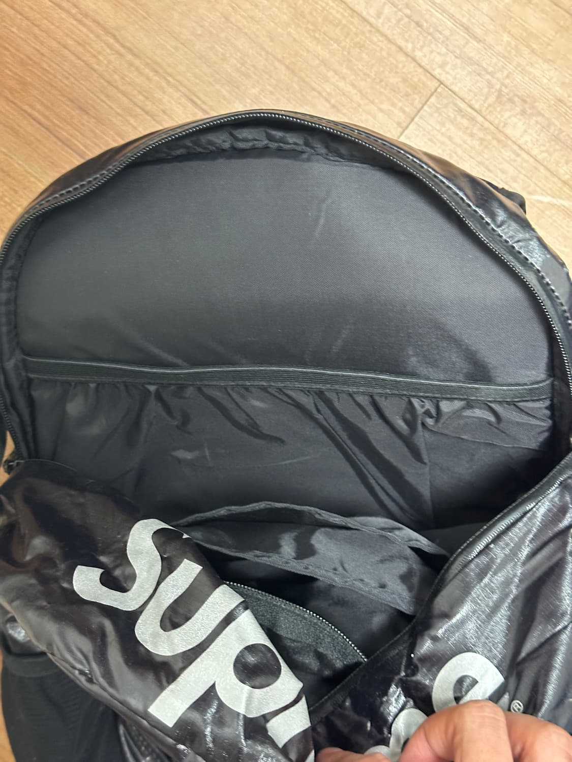 슈프림 17fw 유광 원웨이 백팩 상품이미지6