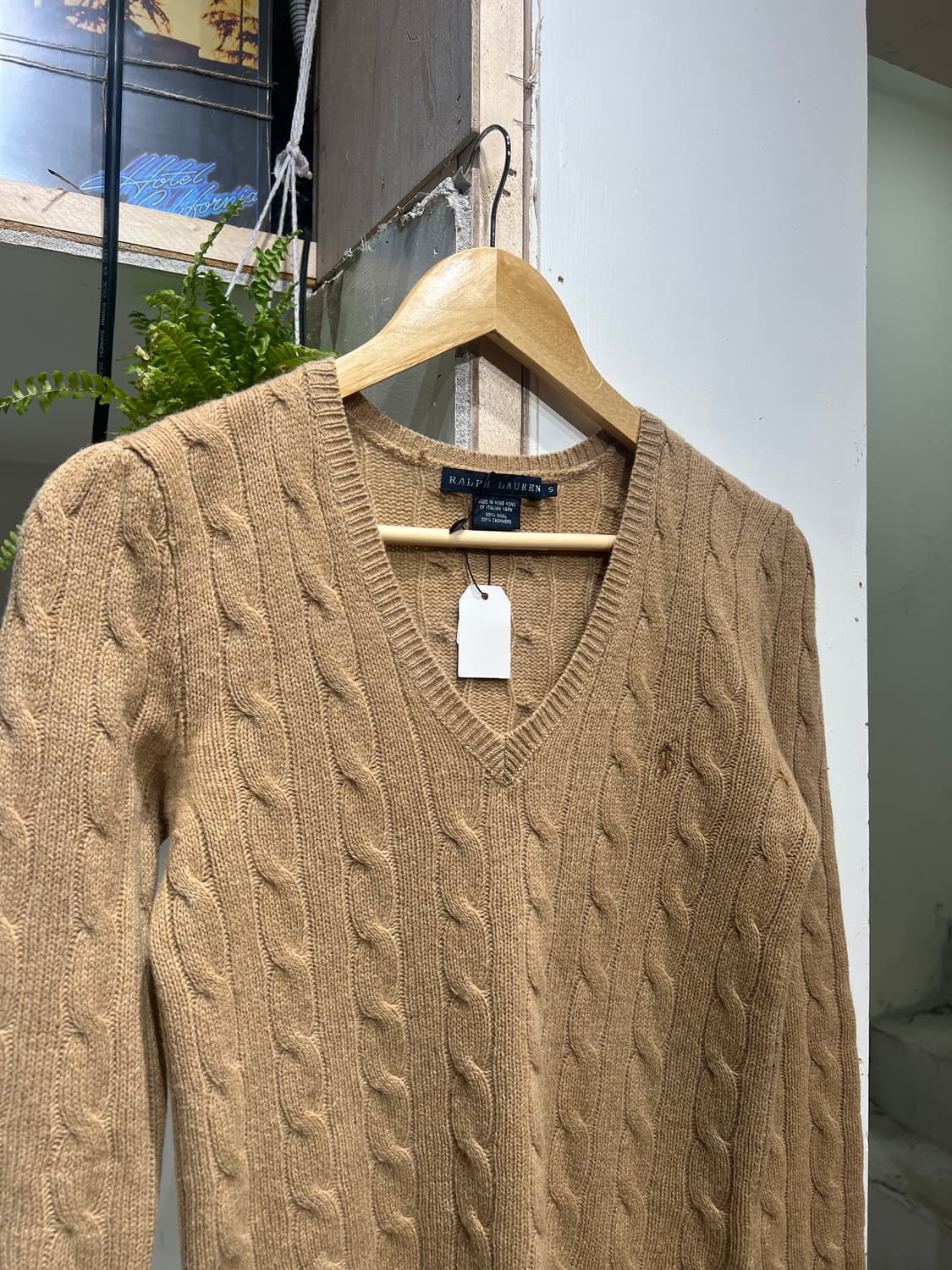 Polo Ralph Lauren 폴로 랄프로렌 캐시미어꽈배기 브이넥 니트 상품이미지1