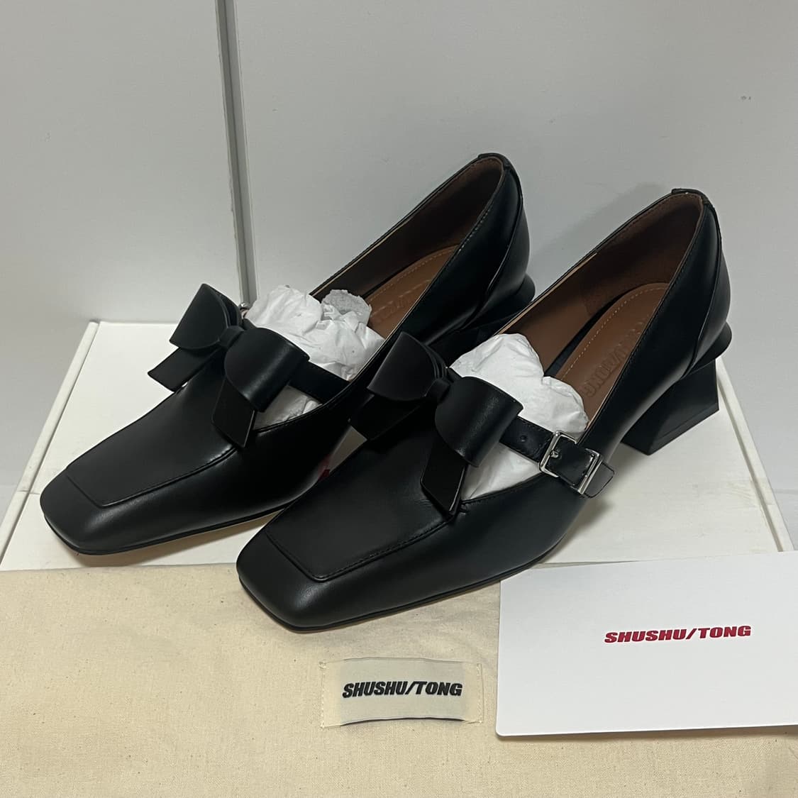 [36,37,38]슈슈통 25fw 버클 보우 펌프스 힐 상품이미지1