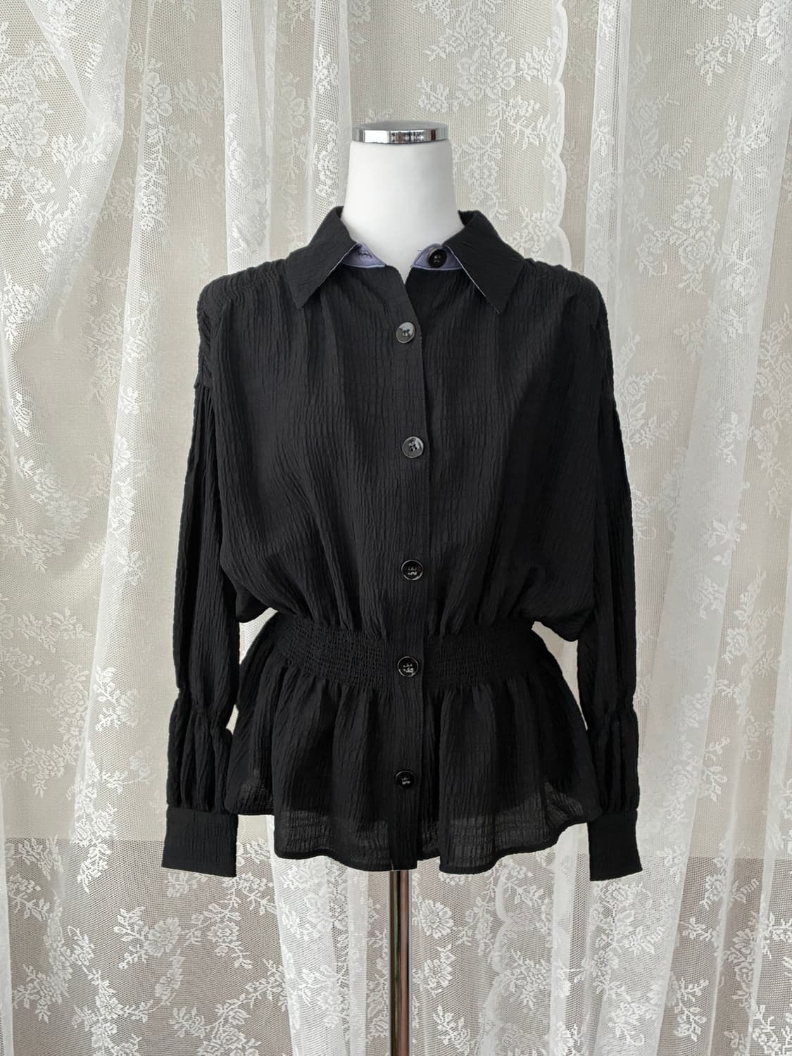 82-94-160)새상품 한섬 오즈세컨 스모킹 블라우스 블랙 상품이미지1