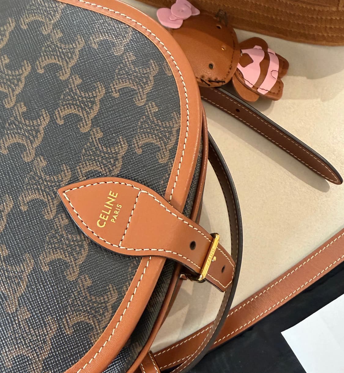 정품 셀린느 폴코백 미듐 상품이미지3