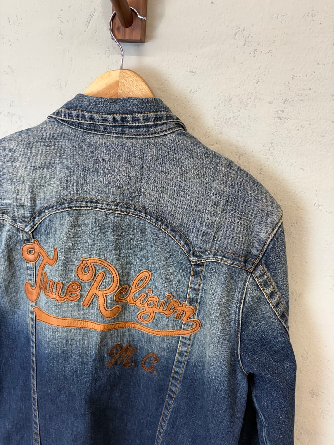 트루릴리전 빈티지 레더 로고 워싱 트러커 자켓 상품이미지5