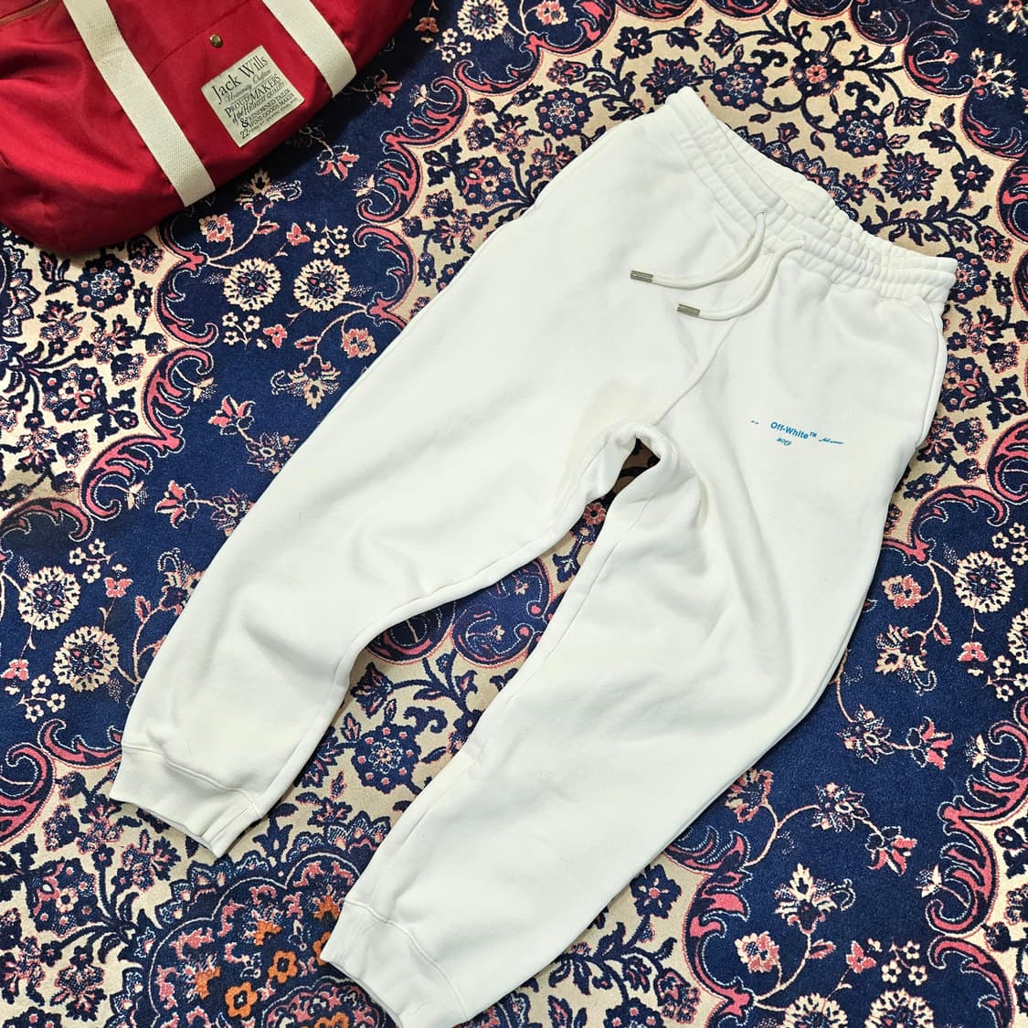 오프화이트 18AW 시그니쳐 프린팅 기모 팬츠 L size 상품이미지2