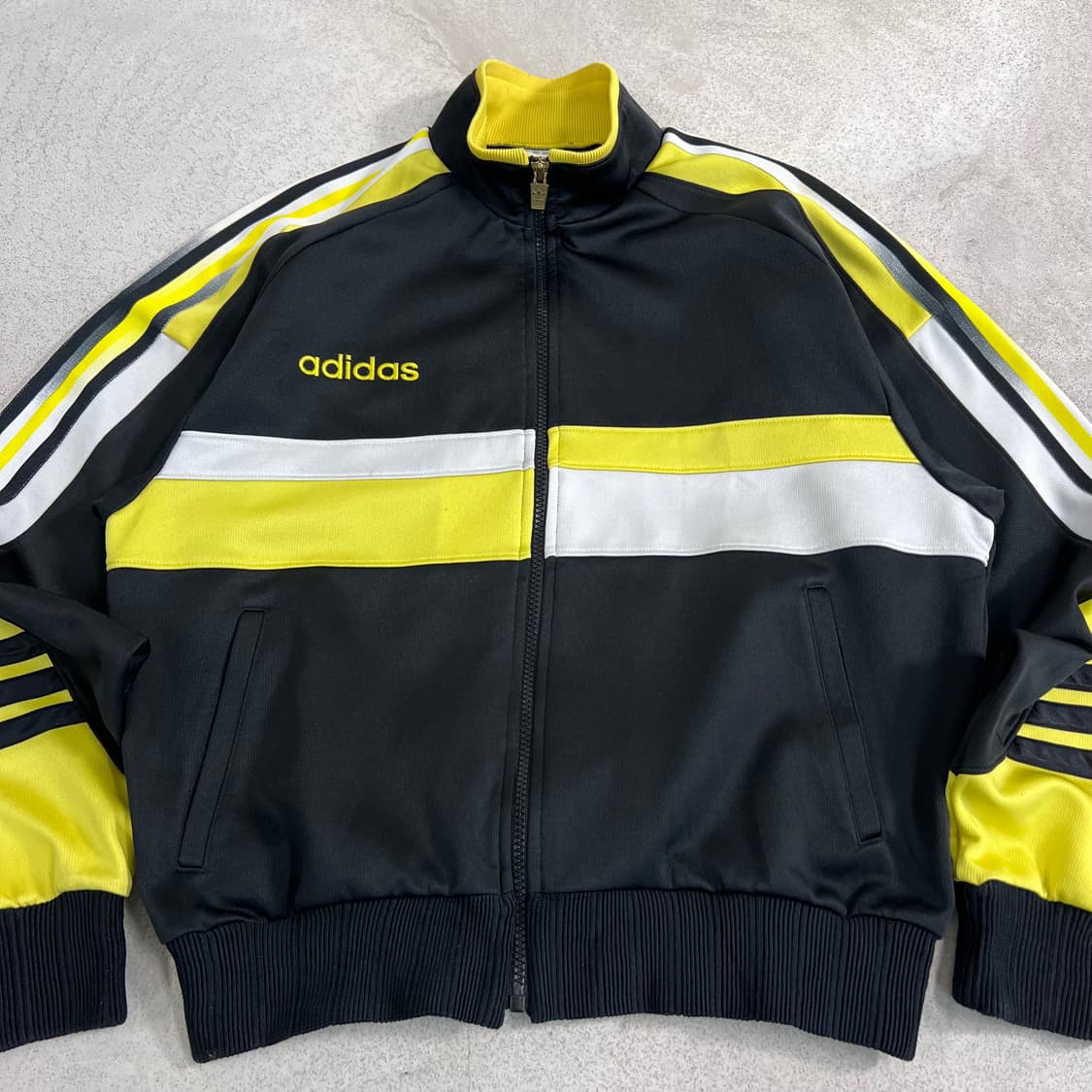 아디다스 빈티지 블랙 옐로우 트랙 자켓 상품이미지3