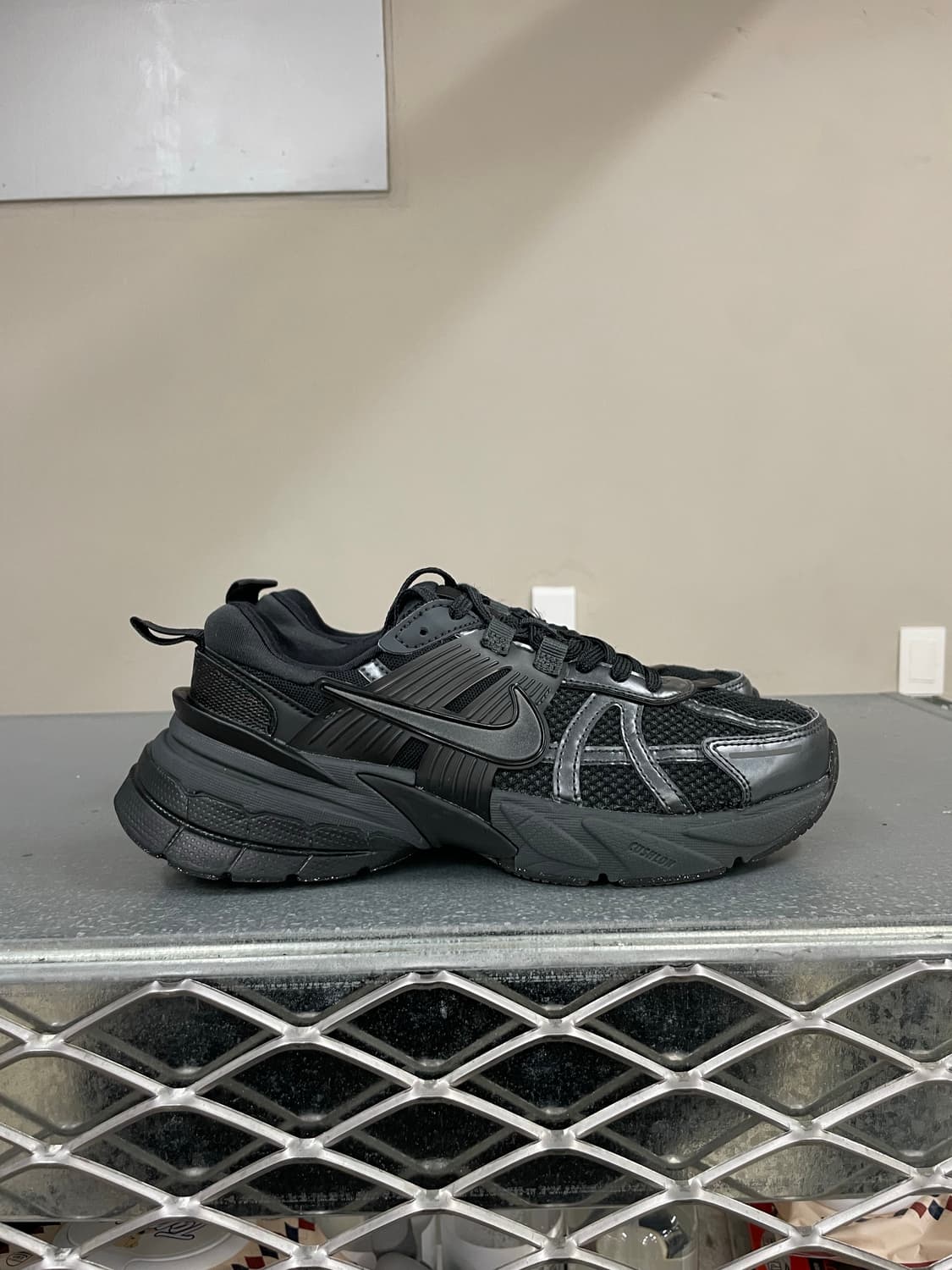 나이키 V2K 런 블랙 240 상품이미지4