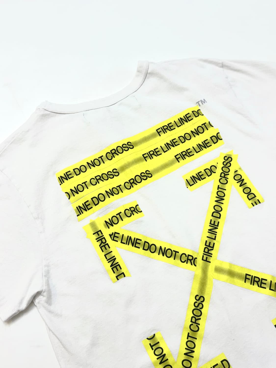 Off white 오프화이트 파이어 테이프 애로우 화이트 반팔 티셔츠 상품이미지1