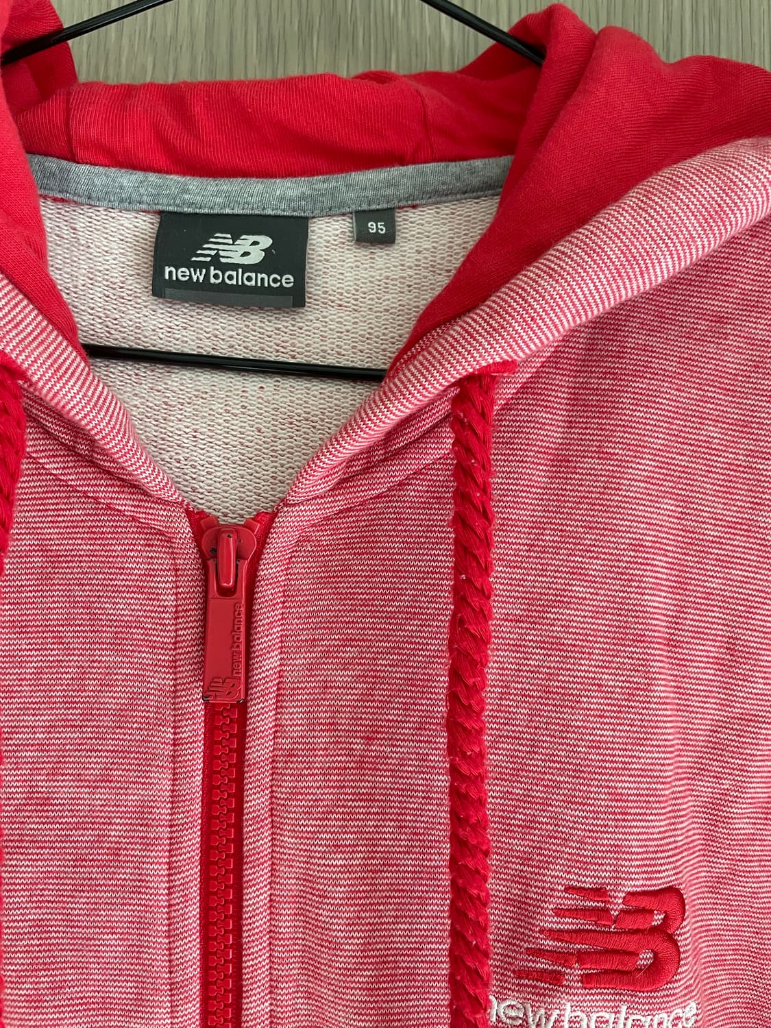 뉴발란스 레드스트라이프 모리 하구미 후드 집업 상품이미지1