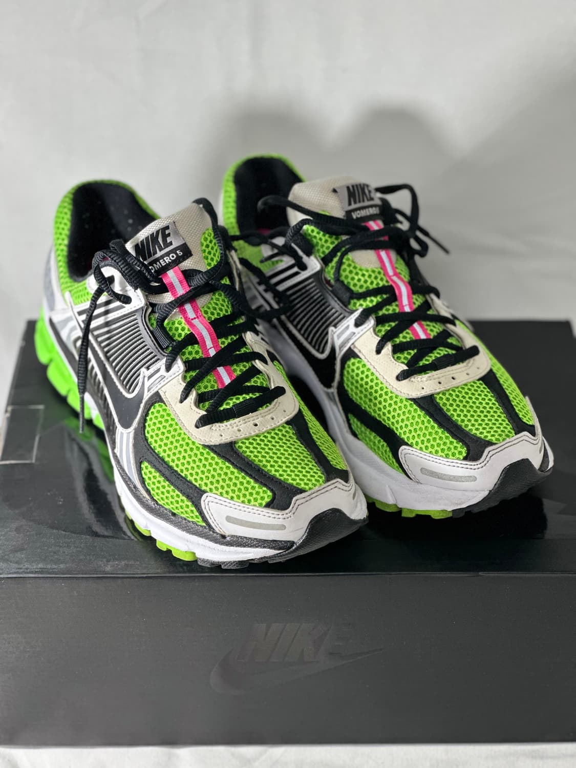 [265] 나이키 줌 보메로 5 일렉트릭 그린 블랙 상품이미지1