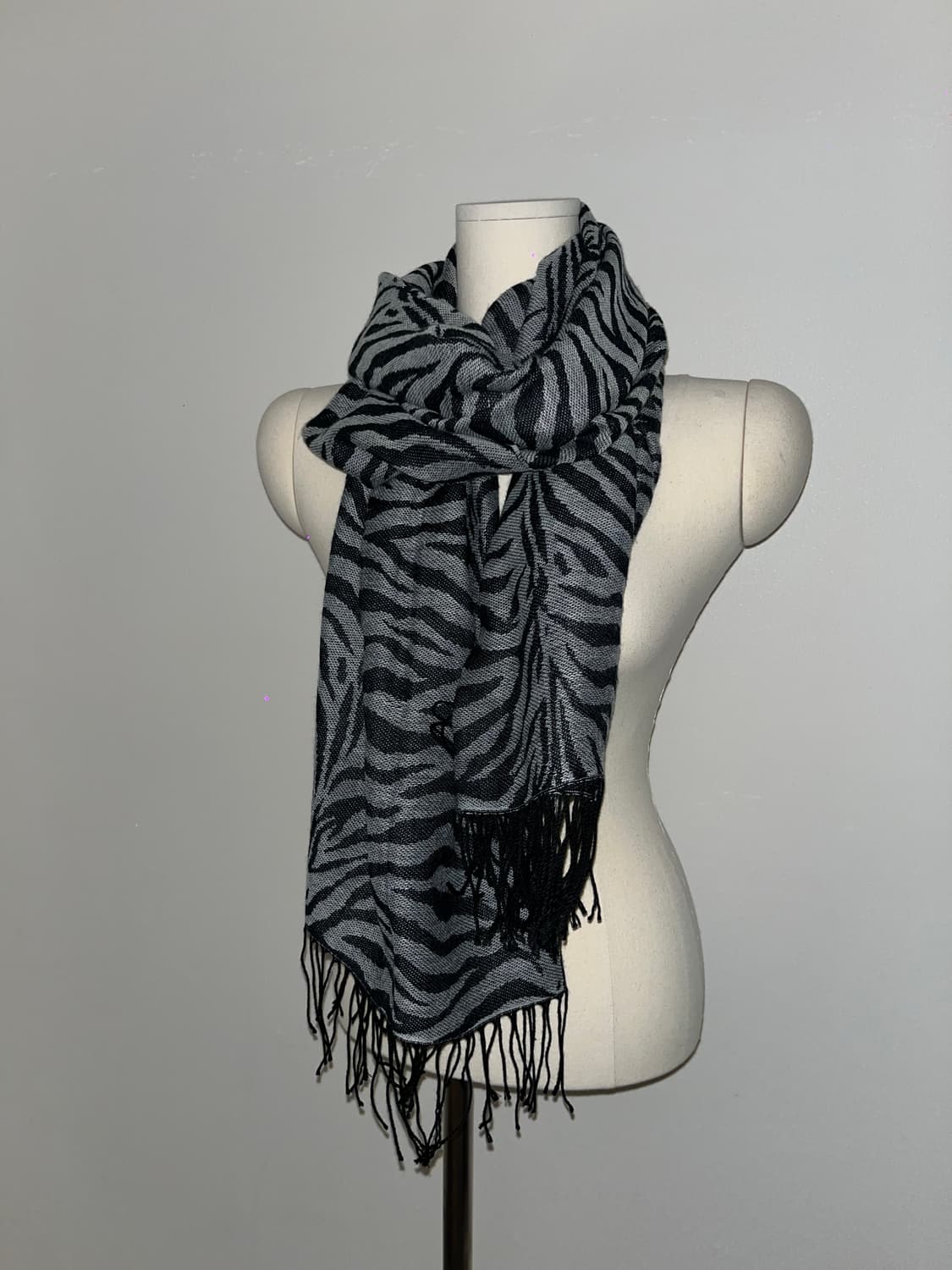 Zebra Black and White Scarf 상품이미지3
