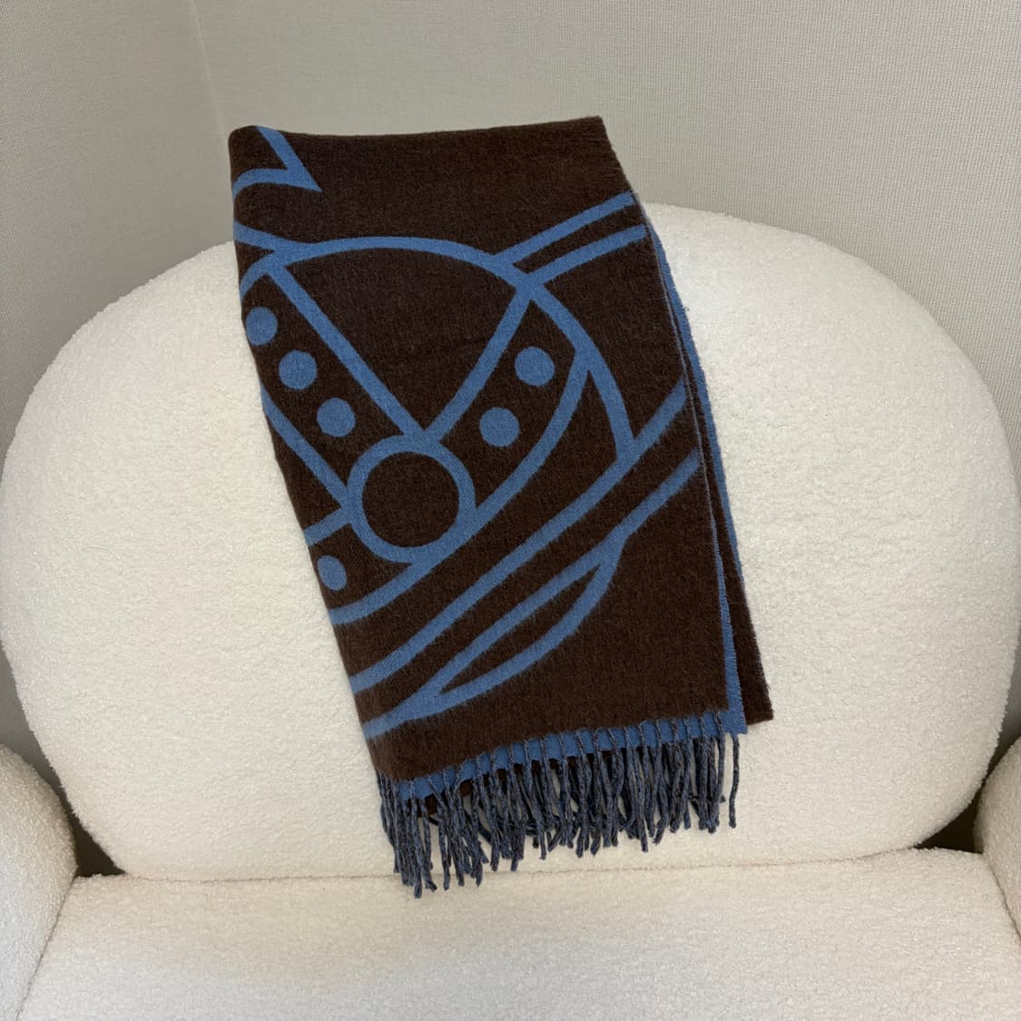 비비안웨스트우드 리버시블 빅로고 머플러 브라운 상품이미지5