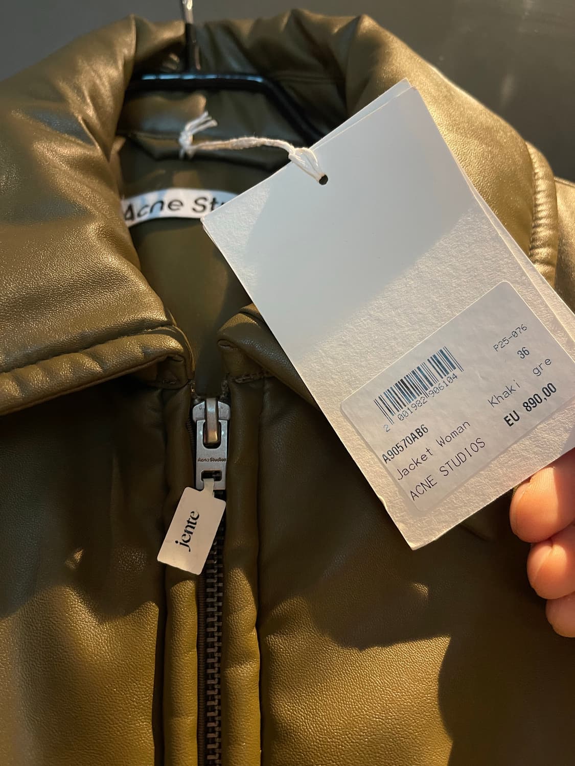 아크네 에코레더패딩 상품이미지2