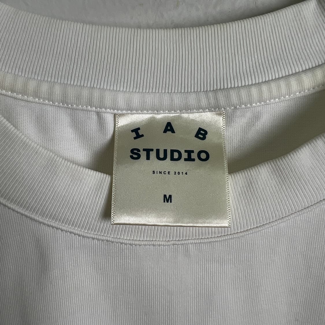 아이앱 스튜디오 화이트 반팔 티셔츠 M 상품이미지3