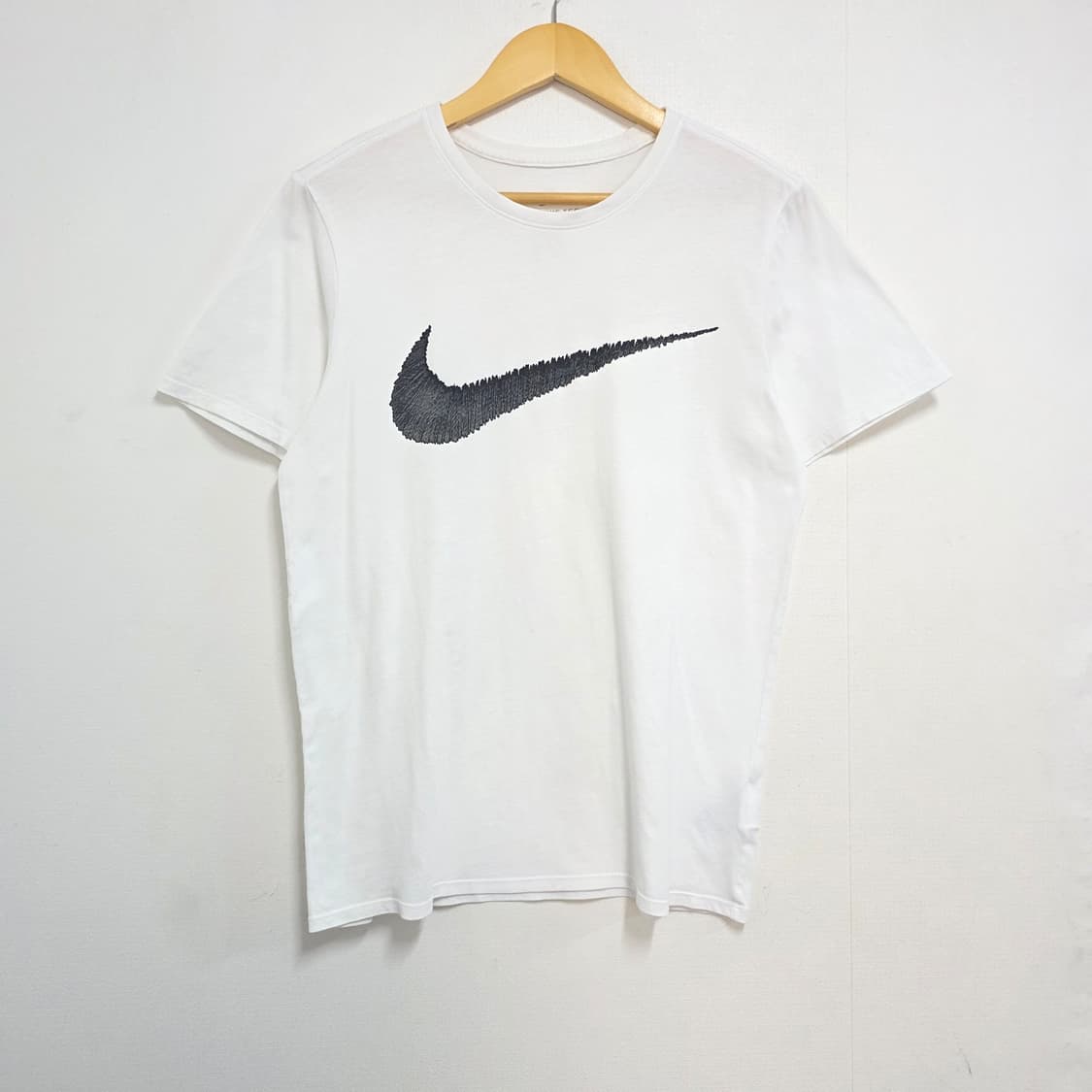 L 95 나이키 빅스우시 스케치 로고 반팔티셔츠 화이트 상품이미지1