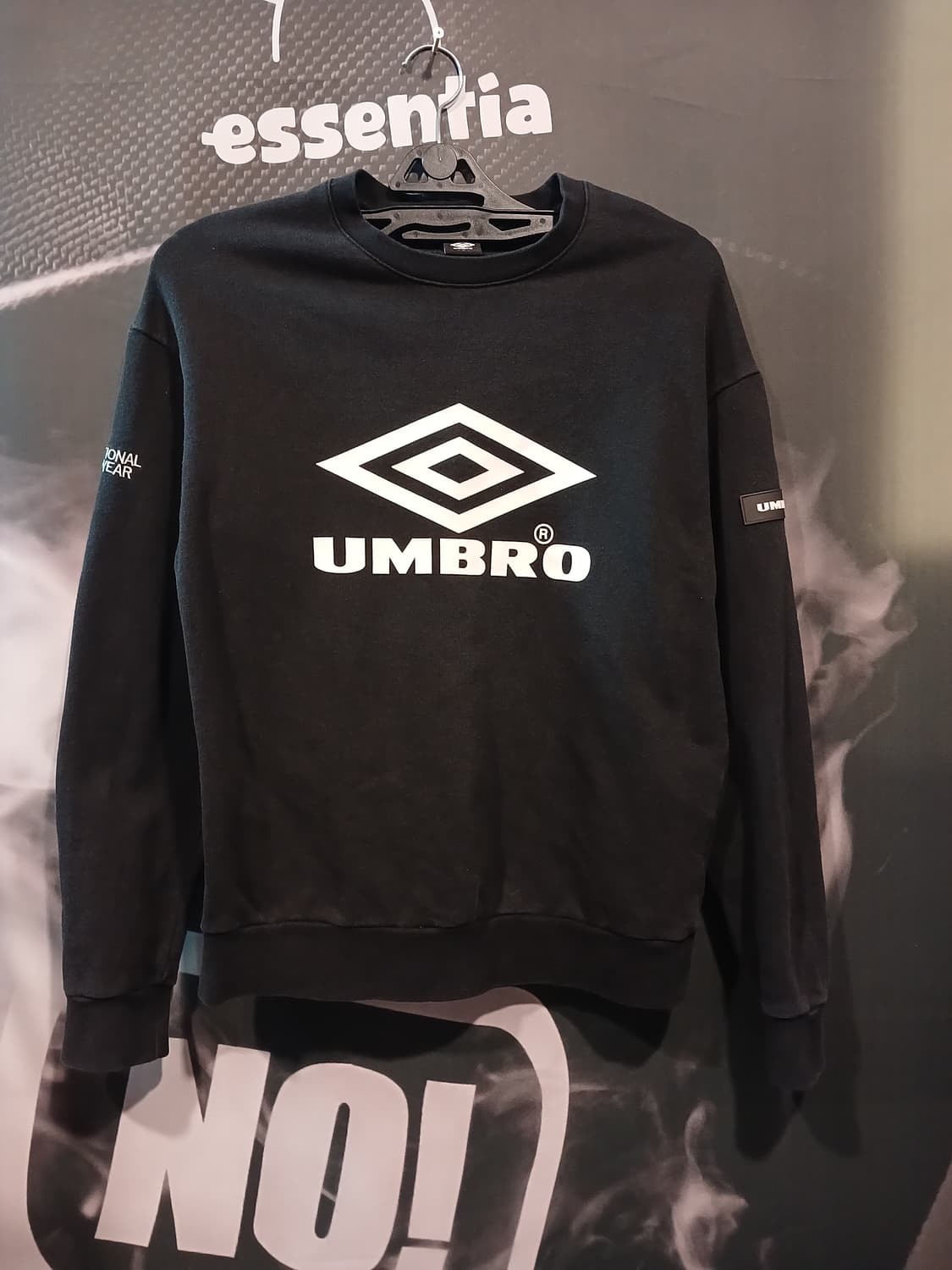 엄브로 빅로고 맨투맨 상품이미지1